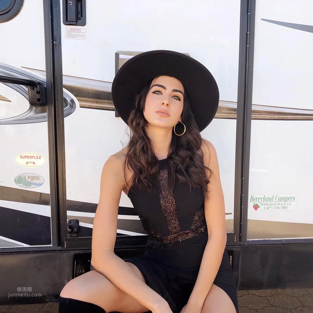 Daniela Botero - The World Cup's Number One Beauty! Her Sultry Figure Is Too Hot photo 21