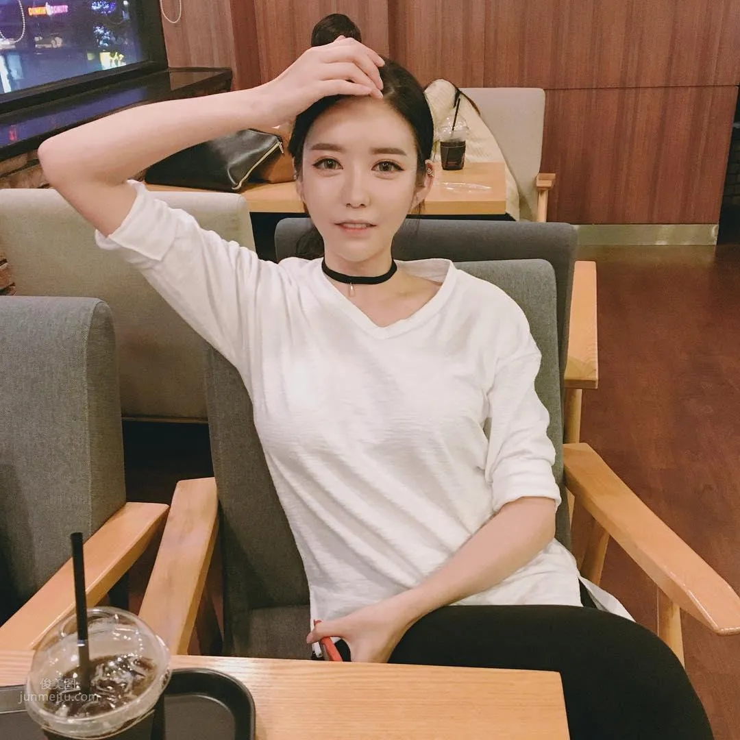 韩国短发美人崔疎曳私房照_0