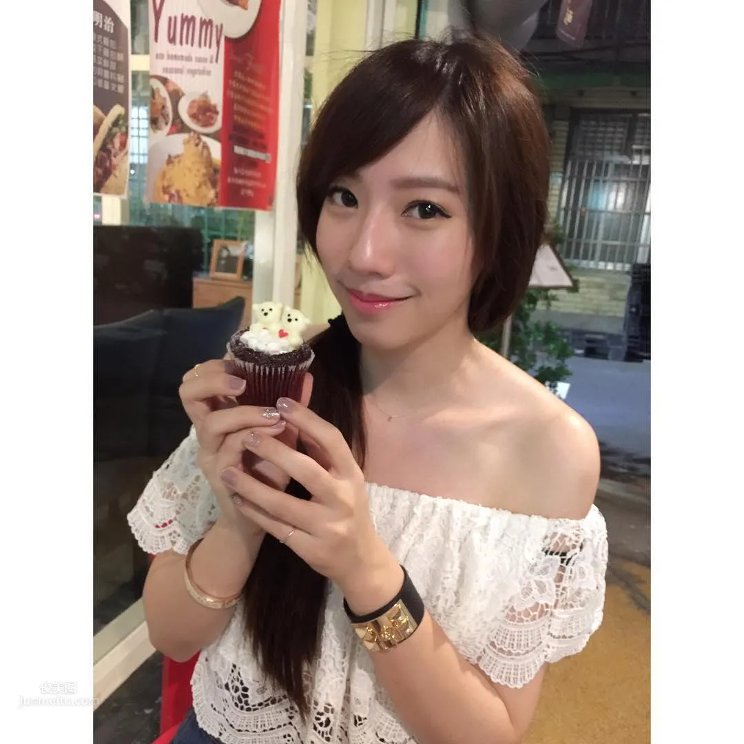 最美汽车接待员蔡芳婷 天使脸孔魔鬼身材谁能挡？_0