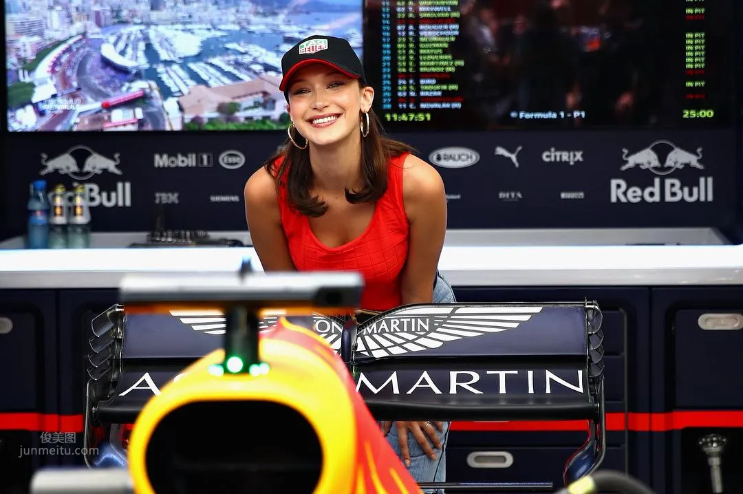 Dear Bella Hadid, Even Your World-Weary Face Cannot Put Out the Hotness of Your Figure photo 12