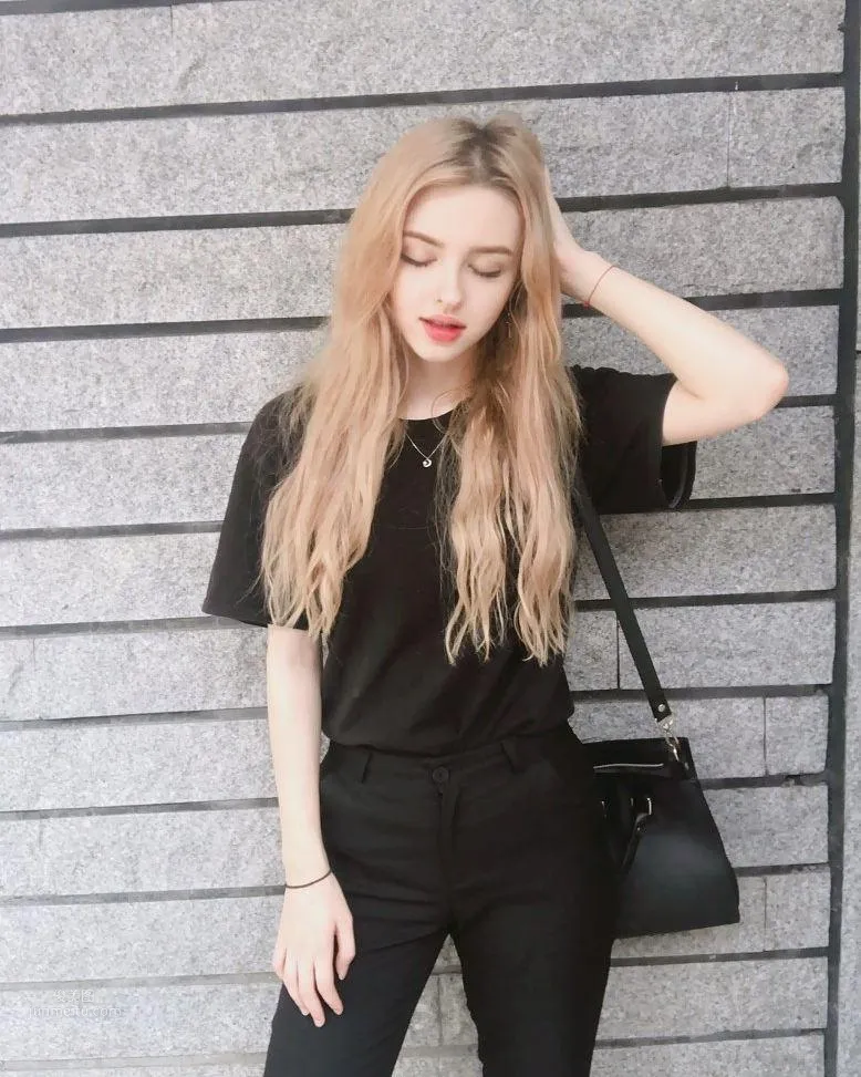 When a Central Asian Beauty Meets Korean Style Dressing Karimova Elina photo 2