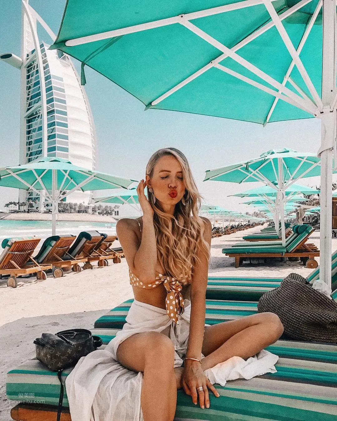 The Most Beautiful Scenery in the World! Elegant Beauty "Leonie Hanne" Travels the World and Gains a Million Fans photo 5