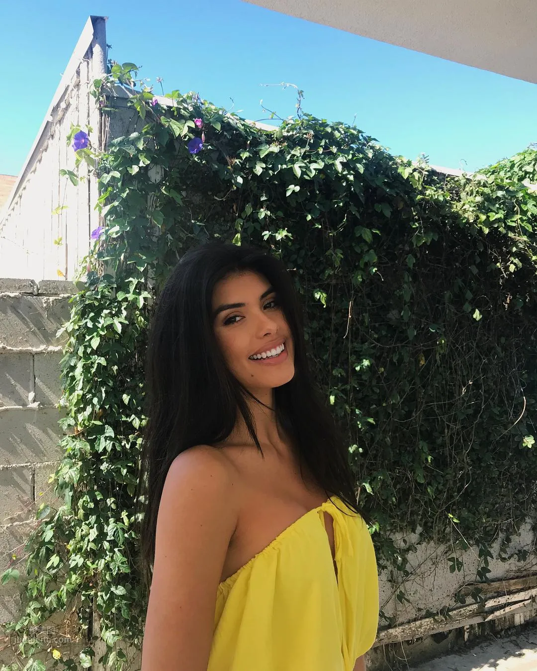 Sophia Gasca- 比基尼妹躲世外桃源 10