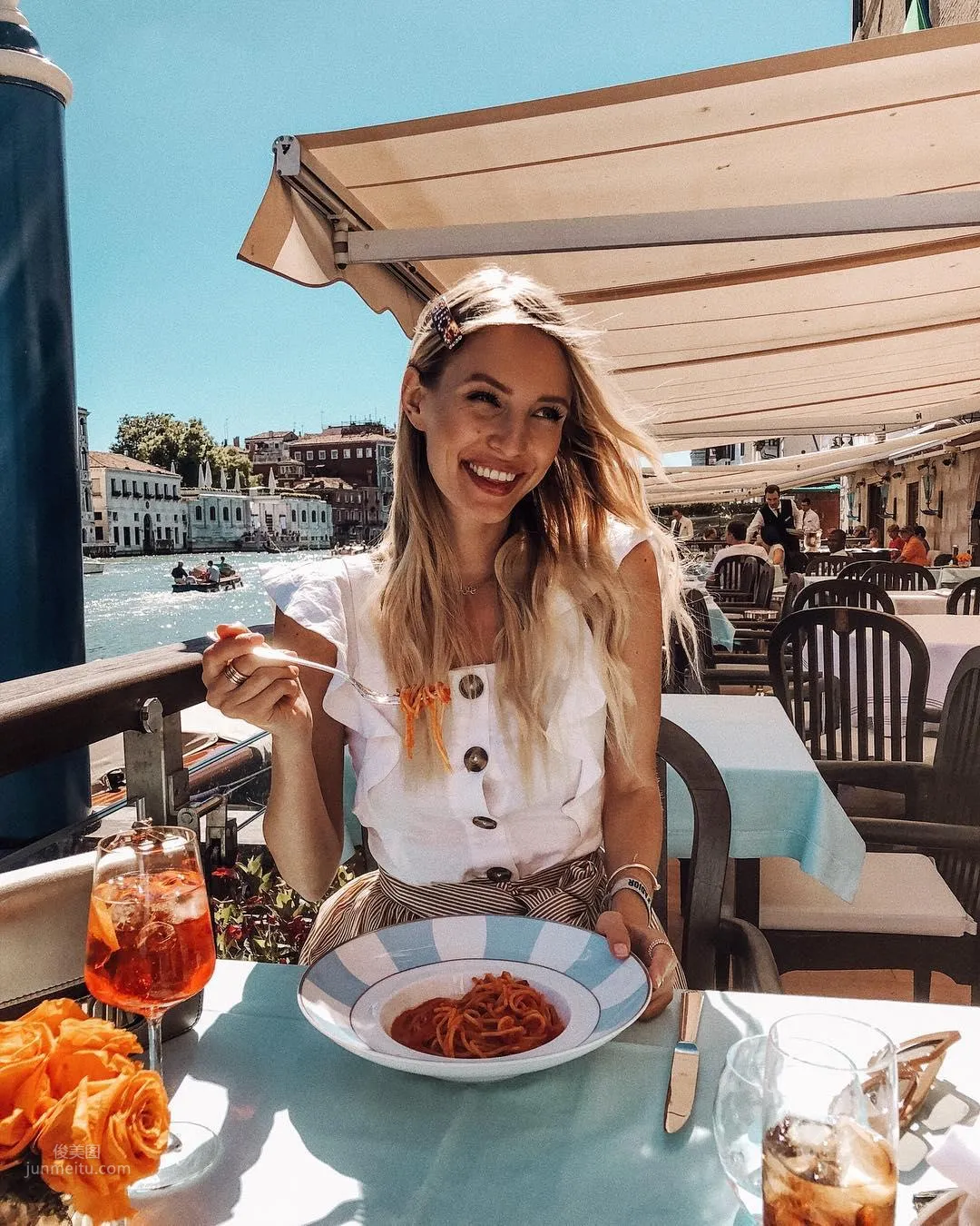 The Most Beautiful Scenery in the World! Elegant Beauty "Leonie Hanne" Travels the World and Gains a Million Fans photo 16