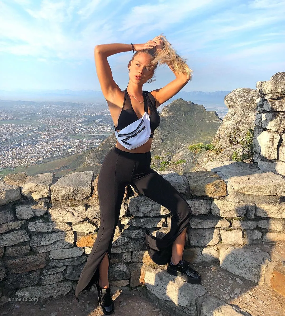 Bar Zomer, Israeli Beauty Visits Sun Moon Lake and Quickly Secretly Ties the Knot photo 32