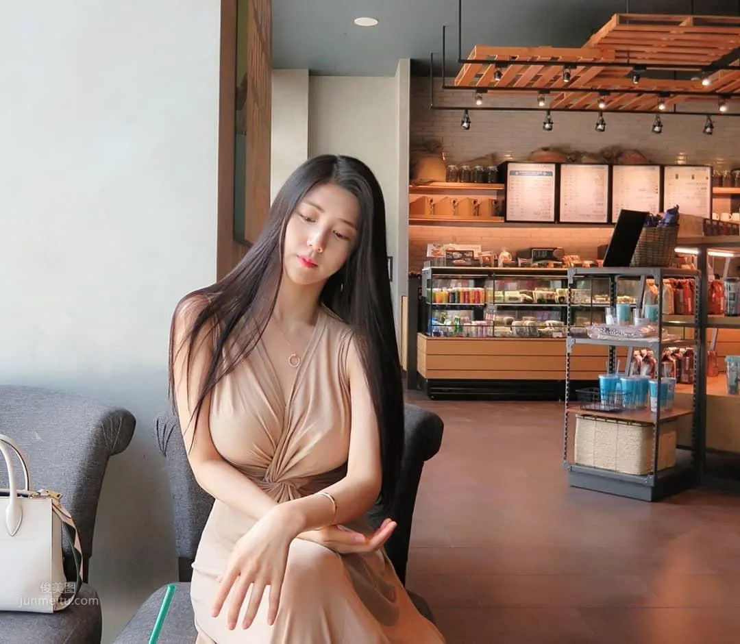 Angjyuel - Korean Bikini Girl's Open-Chest Bikini Photos Set the Internet on Fire photo 48