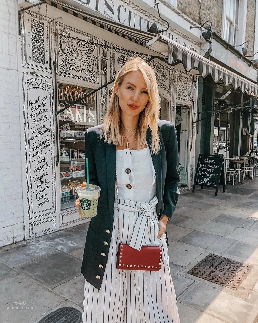 The Most Beautiful Scenery in the World! Elegant Beauty "Leonie Hanne" Travels the World and Gains a Million Fans photo 21
