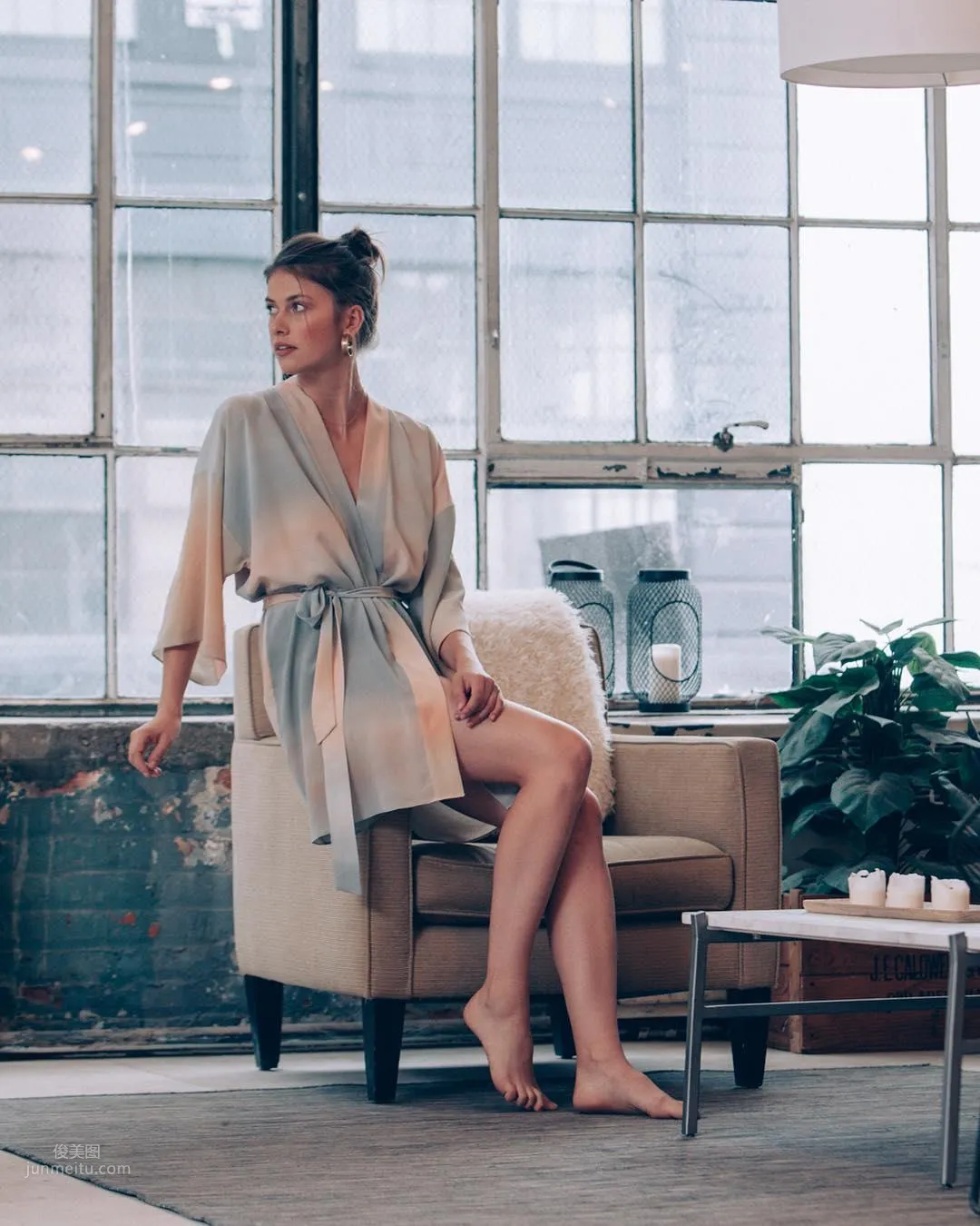 Lucie Pustova, Beautiful Photos of an Aloof Czech Model photo 20
