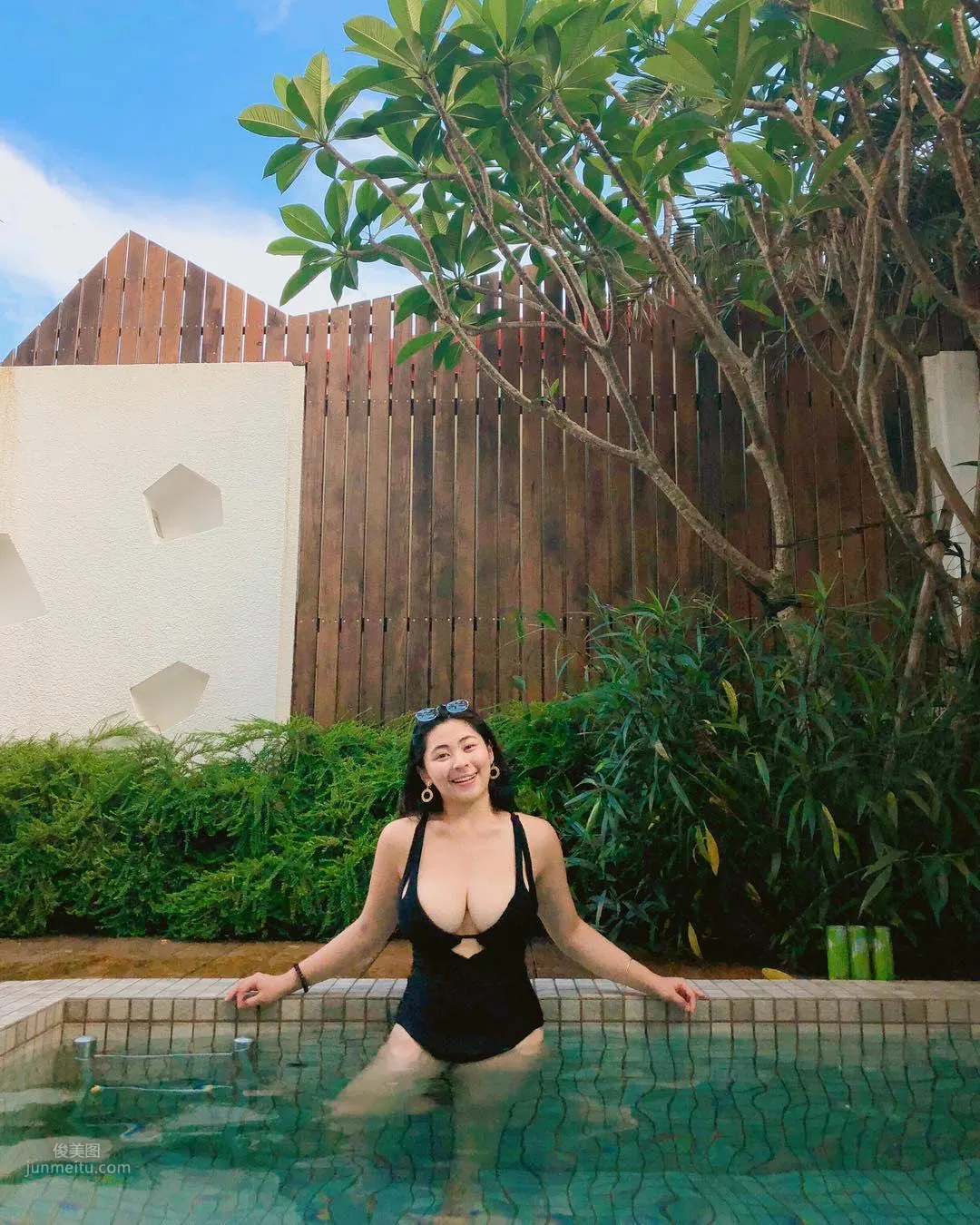 护理师林后仪车头灯太胸，比基尼有被撑开的感觉_29