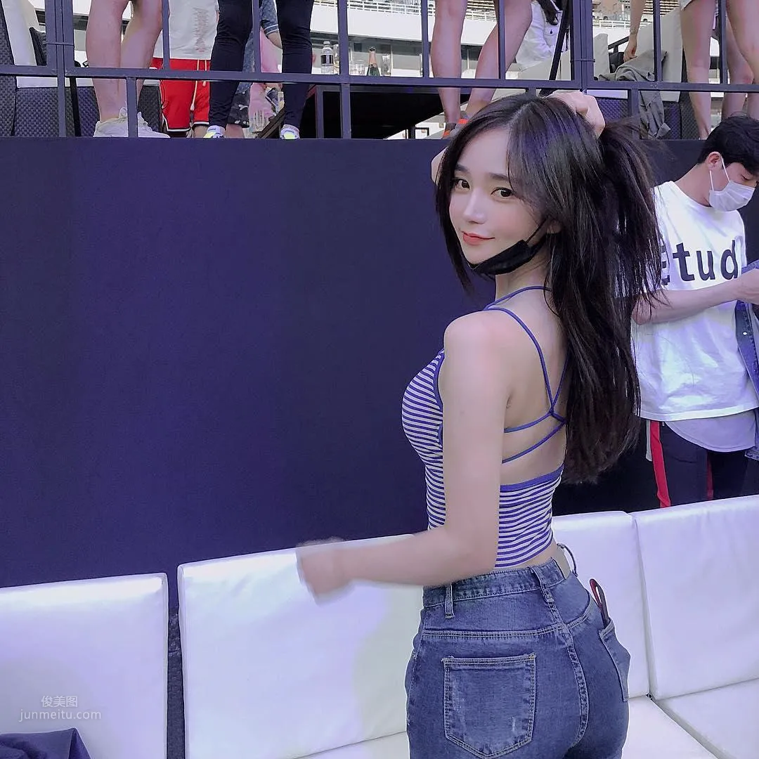 音樂節上甜心妹김도연出沒！清涼背心展現「雪白美背」！ 17