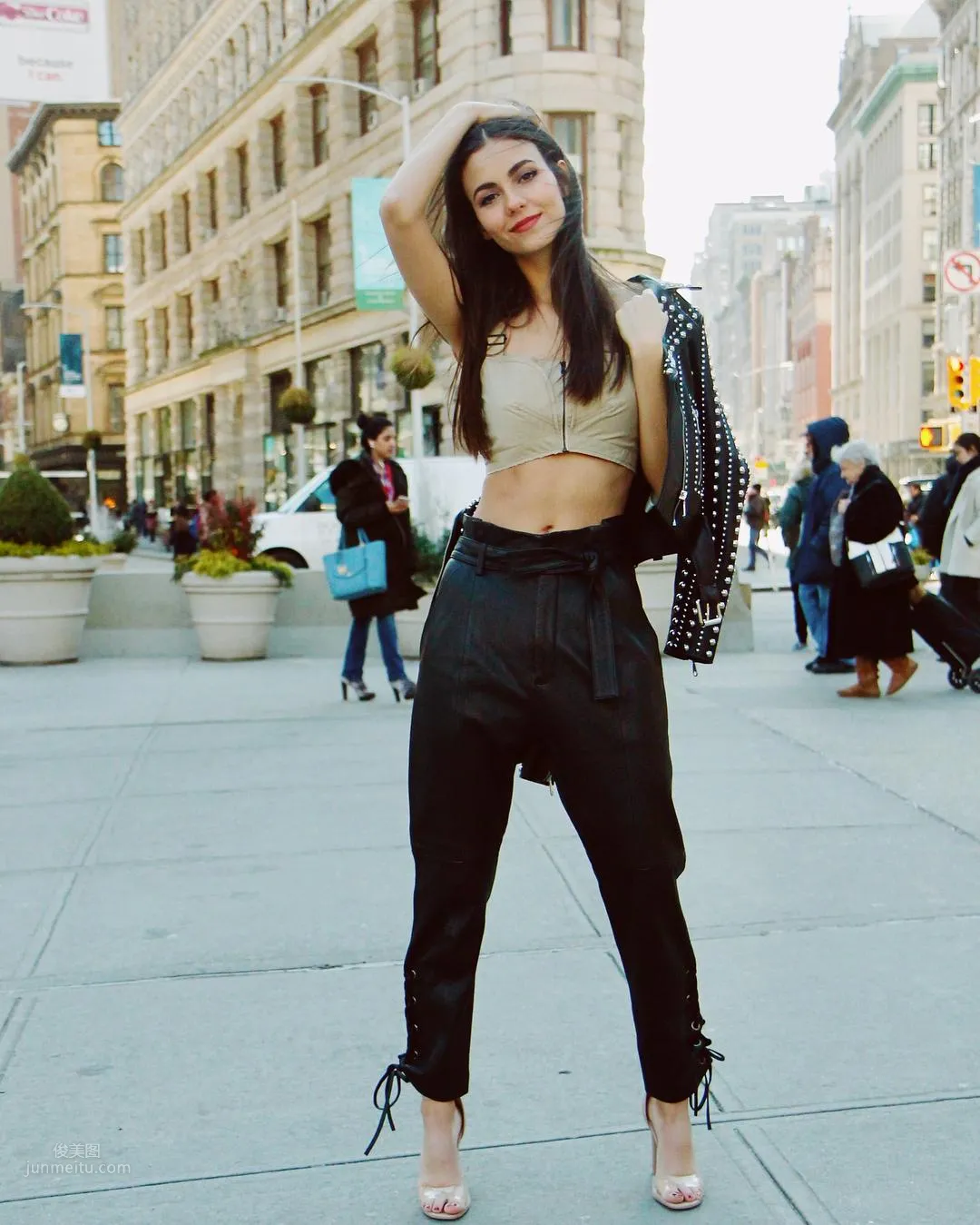 Victoria Justice - The Beautiful Singer Whose Looks Are Justice photo 19