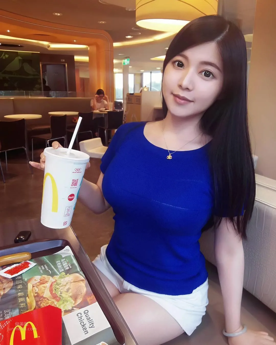 Taiwan's Super Sweet Beautiful Policewoman A Jun! Wearing a Uniform with Bright Big Eyes photo 2
