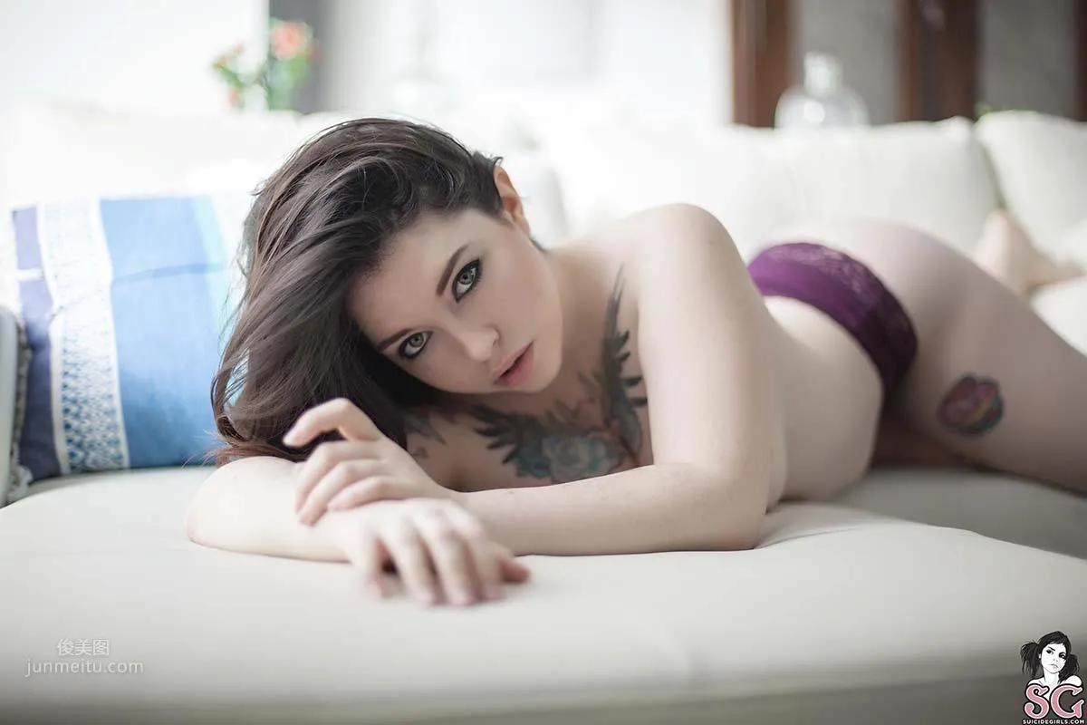 Marina Mui- 西班牙另类纹身妹私房照_0