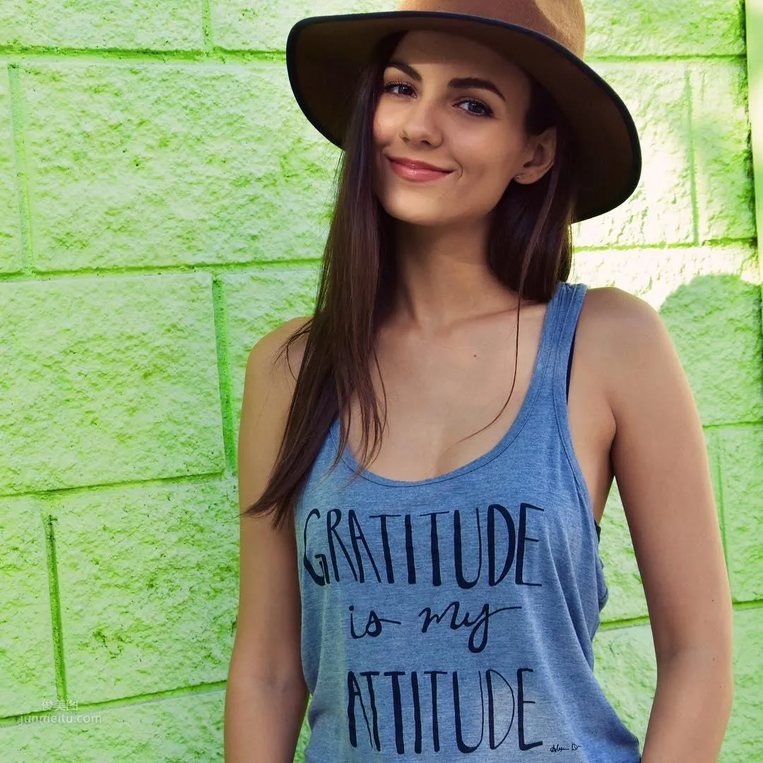 Victoria Justice - The Beautiful Singer Whose Looks Are Justice photo 1
