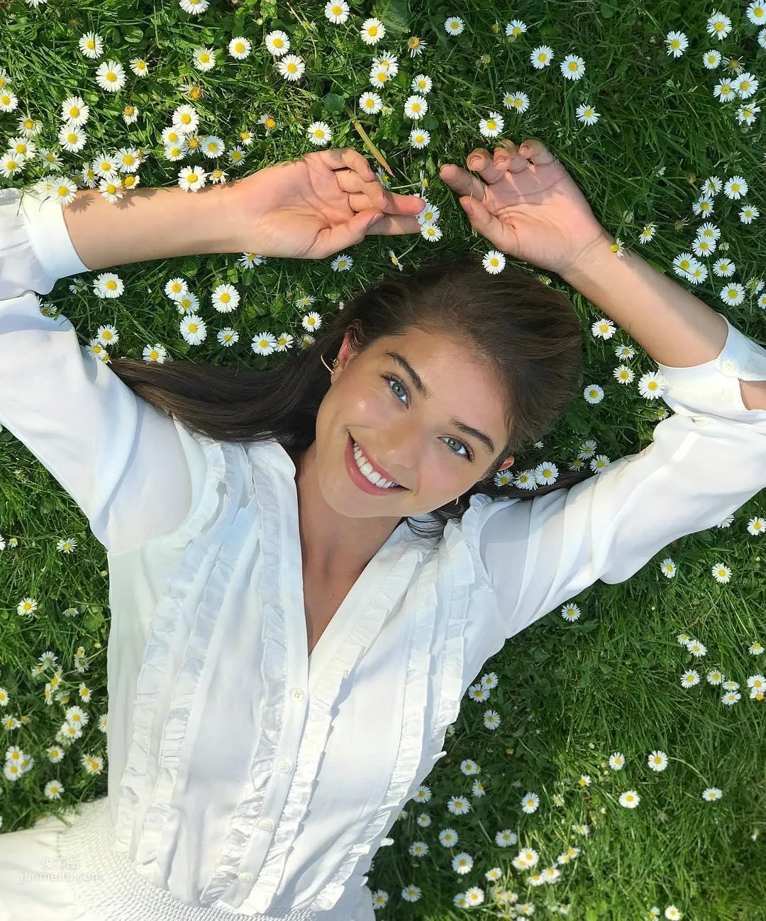 腰瘦性感！电眼正妹Daniela Lopez Osorio「纤细蚁腰」不科学_27