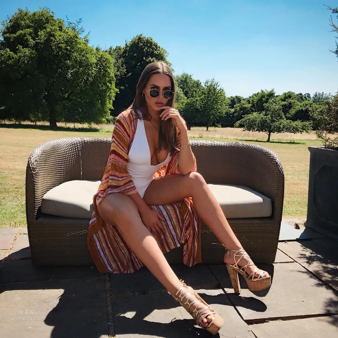 Avajofficial, Sexy Bikini Girl with Perfect Curves Too Tempting photo 18