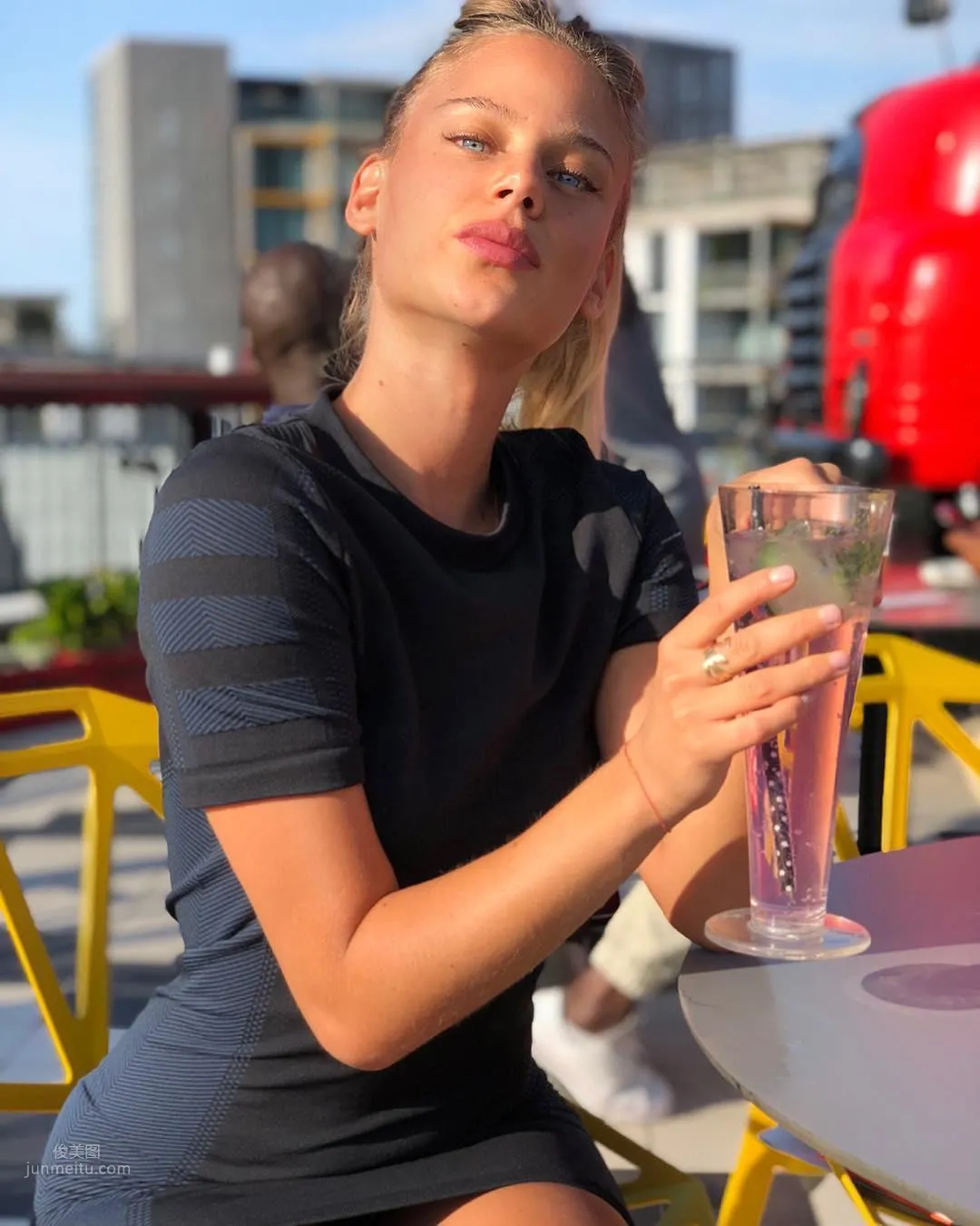 Bar Zomer, Israeli Beauty Visits Sun Moon Lake and Quickly Secretly Ties the Knot photo 29