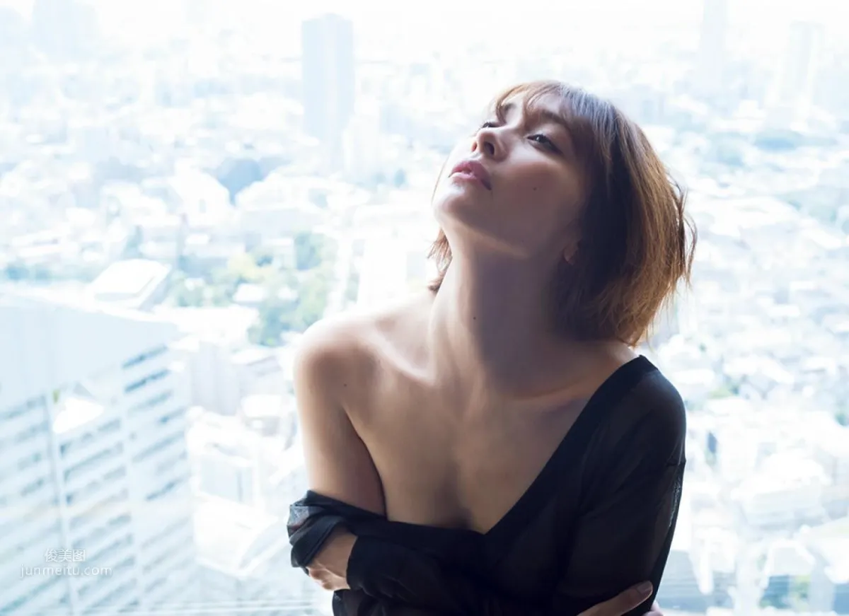 Mami Yamasaki, 2018 Japanese Weekly Magazine Photo Set Collection photo 8