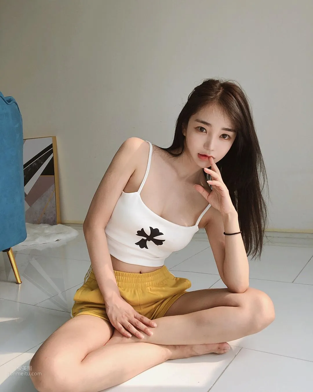 音樂節上甜心妹김도연出沒！清涼背心展現「雪白美背」！ 25
