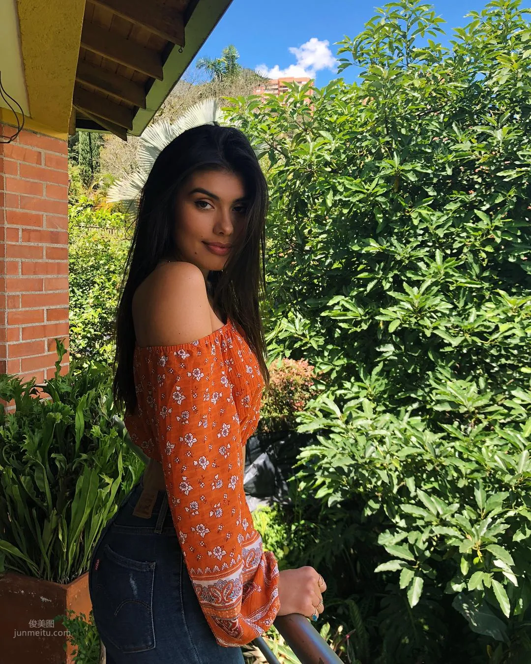 Sophia Gasca- 比基尼妹躲世外桃源 26