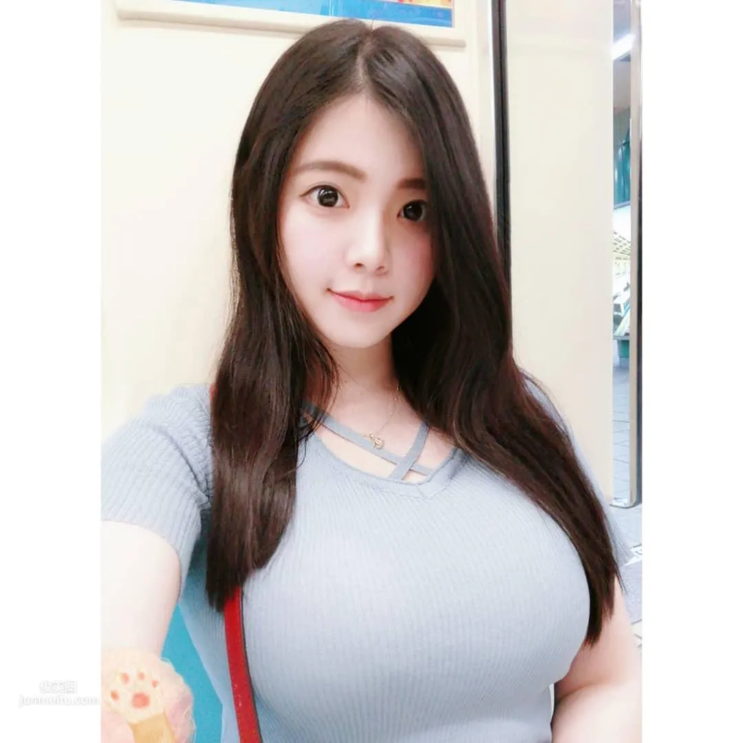 Taiwan's Super Sweet Beautiful Policewoman A Jun! Wearing a Uniform with Bright Big Eyes photo 22