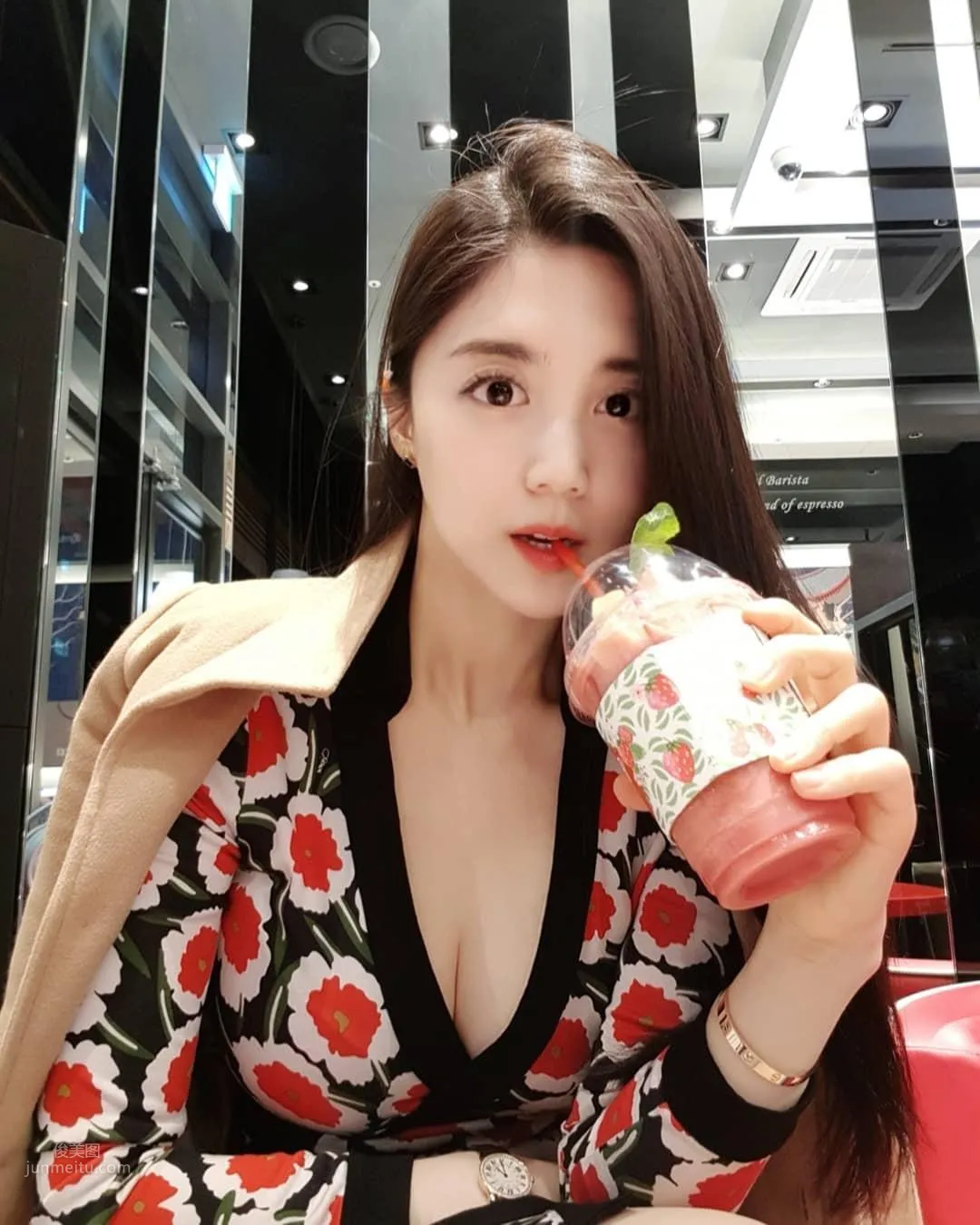 Angjyuel - Korean Bikini Girl's Open-Chest Bikini Photos Set the Internet on Fire photo 31
