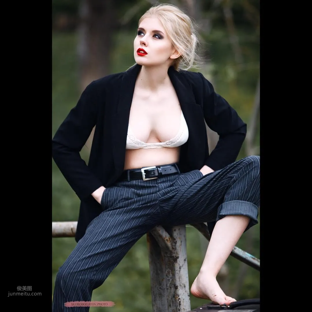 Selena Verner, the Open-Chested Girl from Ukraine photo 5