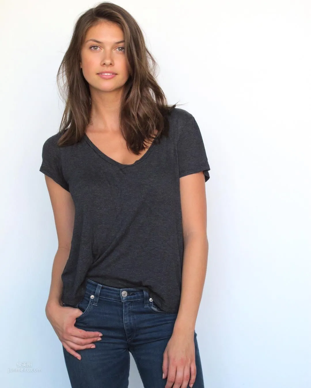 Lucie Pustova, Beautiful Photos of an Aloof Czech Model photo 16
