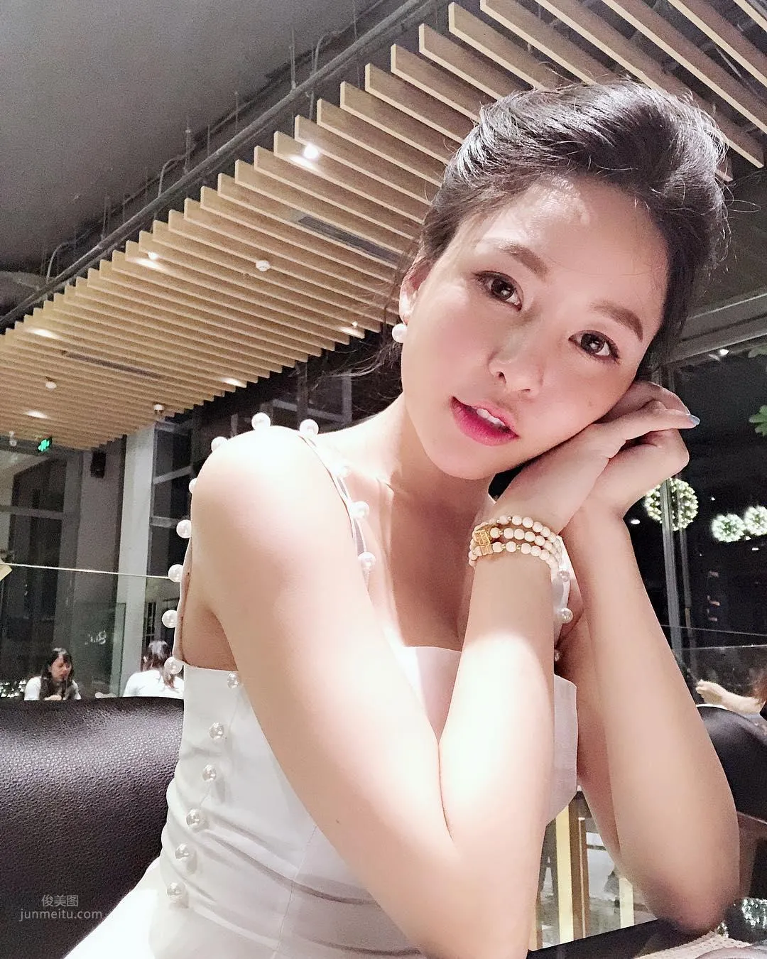 Hopsua - Pure Pharmacist Becomes a 'Fitness Hottie' After Work photo 13