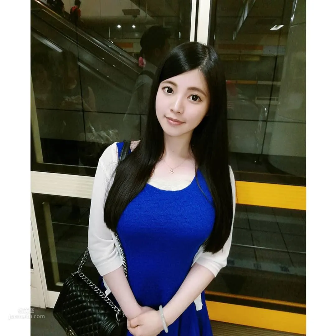 Taiwan's Super Sweet Beautiful Policewoman A Jun! Wearing a Uniform with Bright Big Eyes photo 16