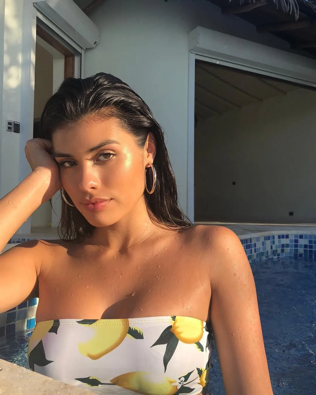 Sophia Gasca- 比基尼妹躲世外桃源 17