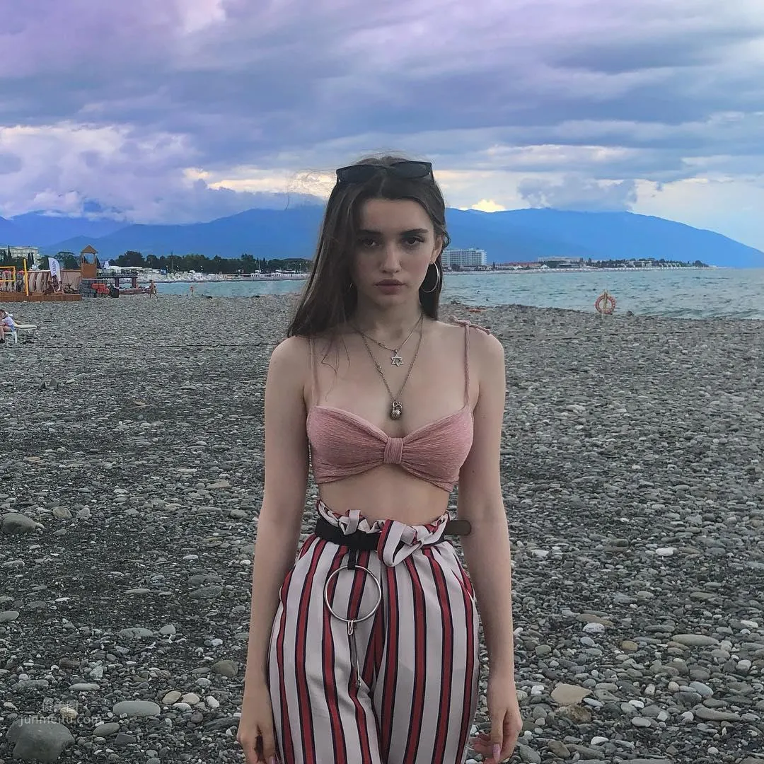Yana Poplavskaya- 14歲俄羅斯少女的逆天發育！ 30