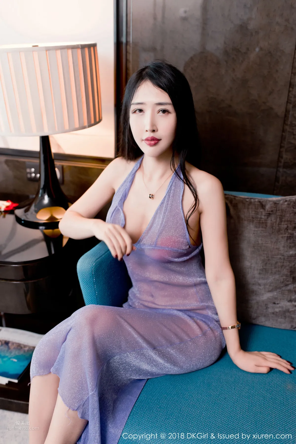 Long-Legged Model Yu Xinyan, Tall Figure Silk Feet Temptation photo 1