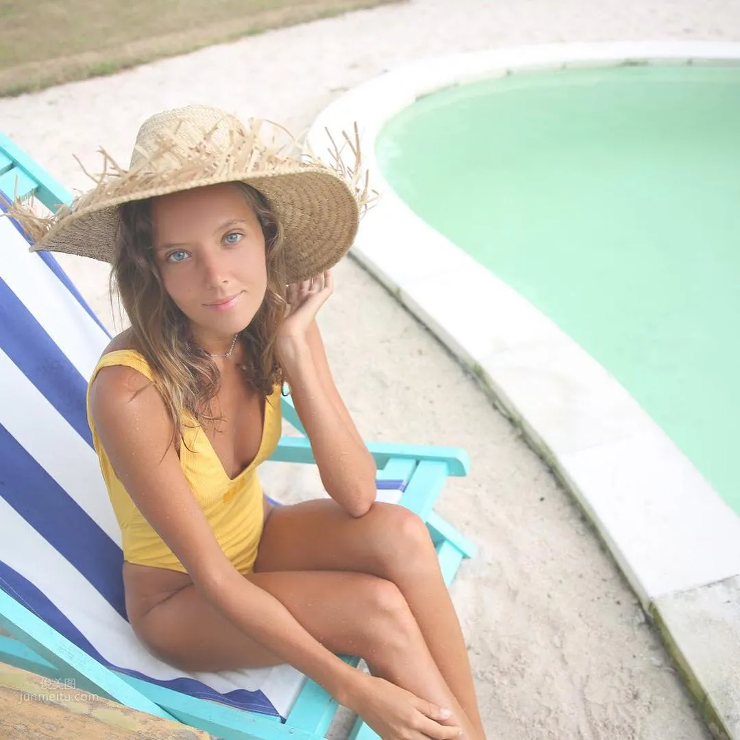 Katya Clover, Naturist at Heart, Loves to Go Without Clothes and Enjoy Zero-Restraint Freedom photo 16