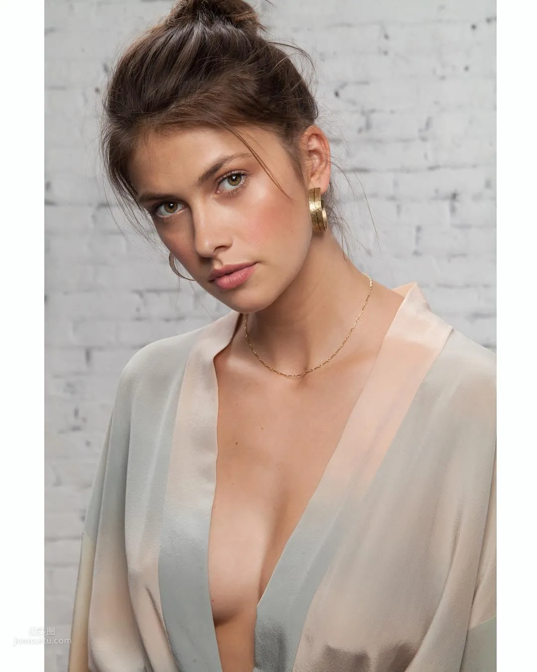 Lucie Pustova, Beautiful Photos of an Aloof Czech Model photo 21