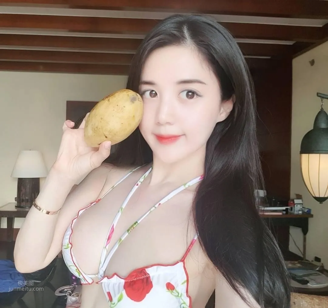 Angjyuel - Korean Bikini Girl's Open-Chest Bikini Photos Set the Internet on Fire photo 23
