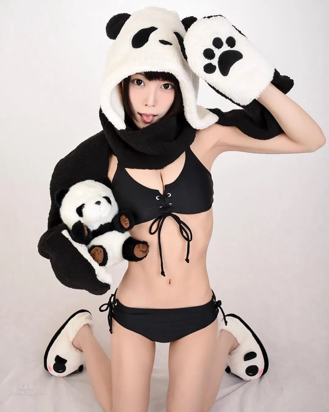 She Is the Swimsuit Ninja! Piano Master Ryou Yamabuki photo 13