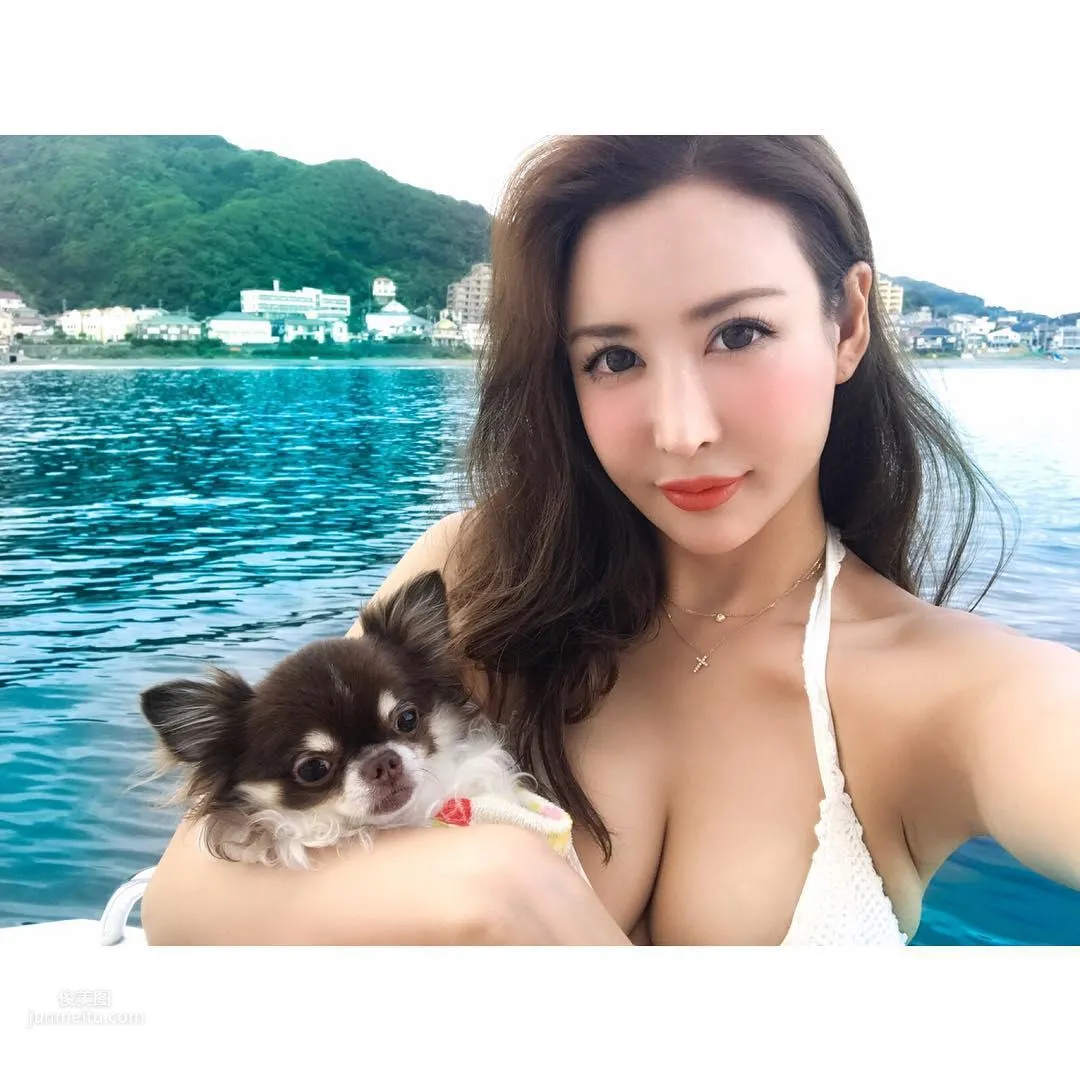 R- 極品混血妹快把泳衣綁帶撐斷 6