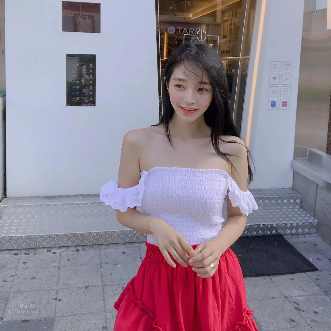 音樂節上甜心妹김도연出沒！清涼背心展現「雪白美背」！ 51