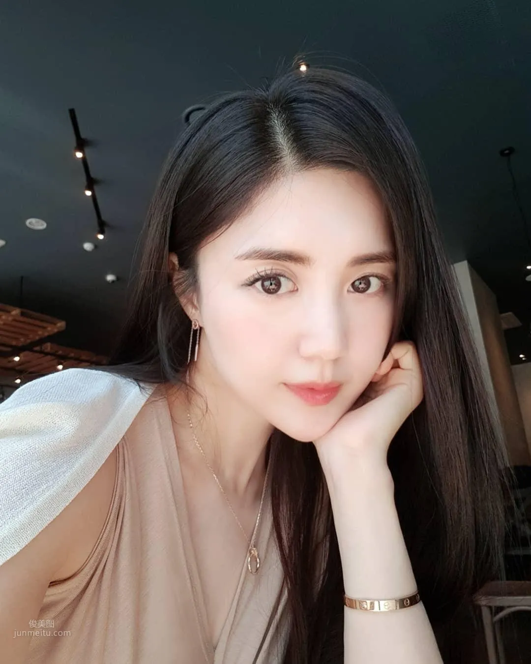 Angjyuel - Korean Bikini Girl's Open-Chest Bikini Photos Set the Internet on Fire photo 50