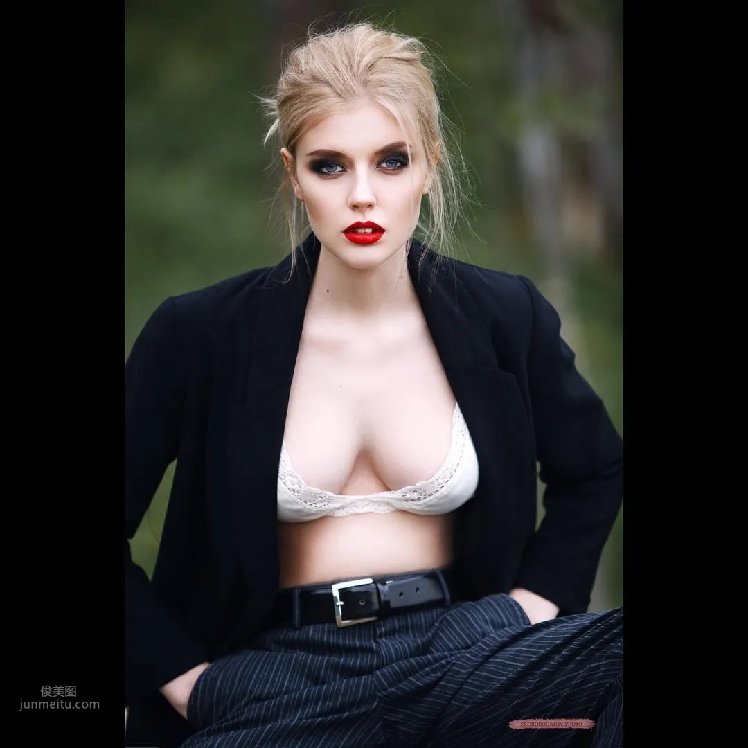 Selena Verner, the Open-Chested Girl from Ukraine photo 4