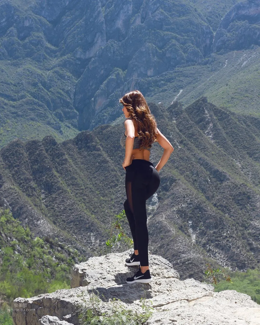 Yanet Garcia - Super Hot Mexican Weather Forecast Anchor photo 8