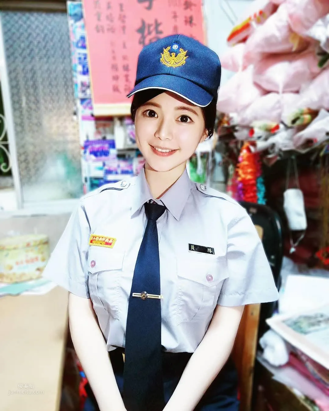 Taiwan's Super Sweet Beautiful Policewoman A Jun! Wearing a Uniform with Bright Big Eyes photo 14