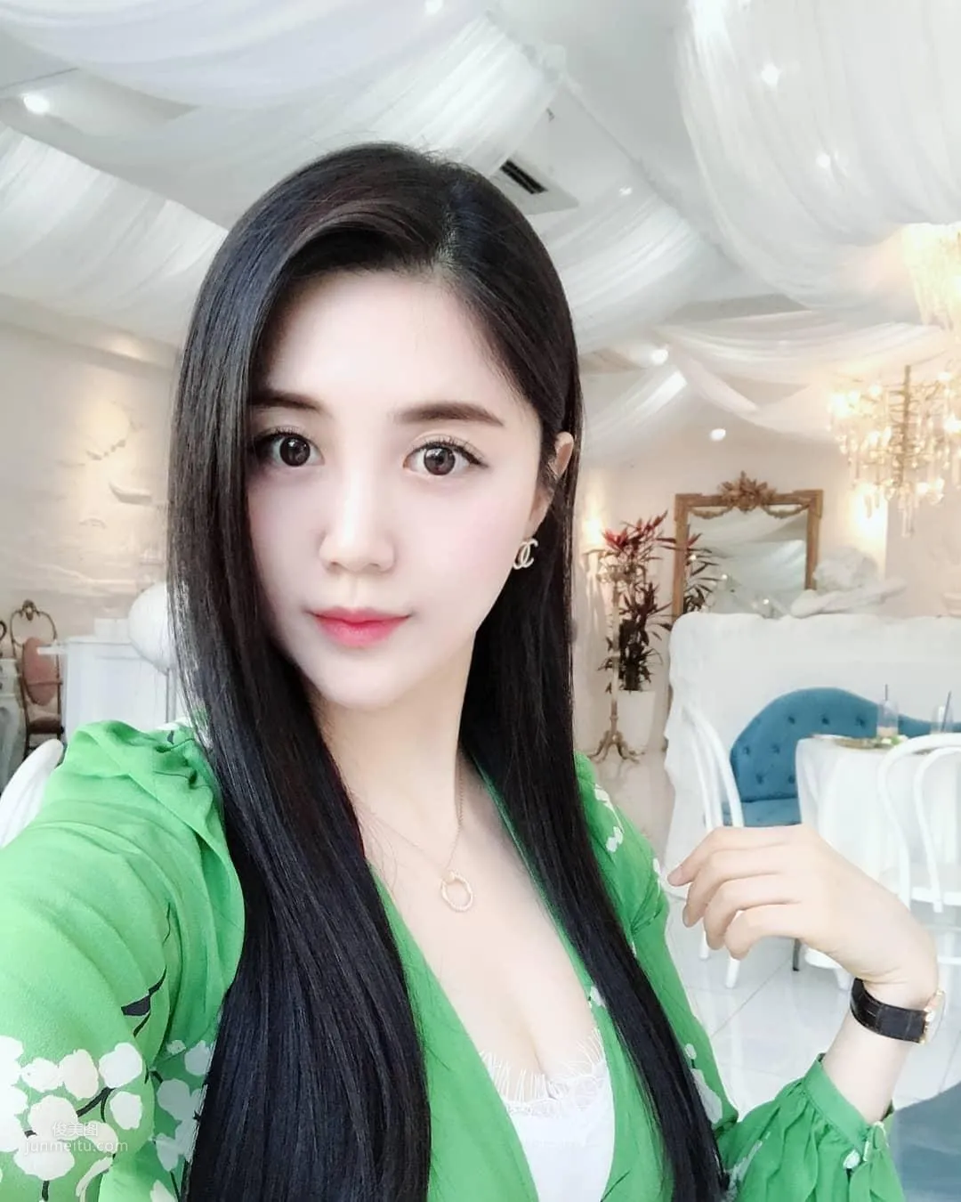 Angjyuel - Korean Bikini Girl's Open-Chest Bikini Photos Set the Internet on Fire photo 34
