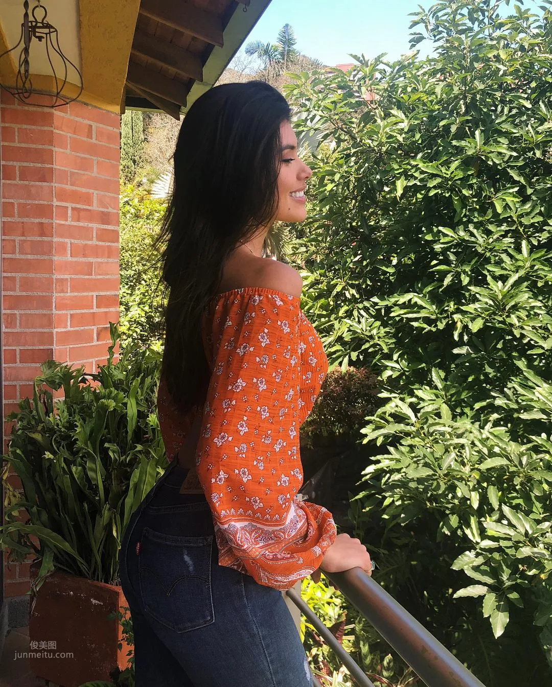 Sophia Gasca- 比基尼妹躲世外桃源 25