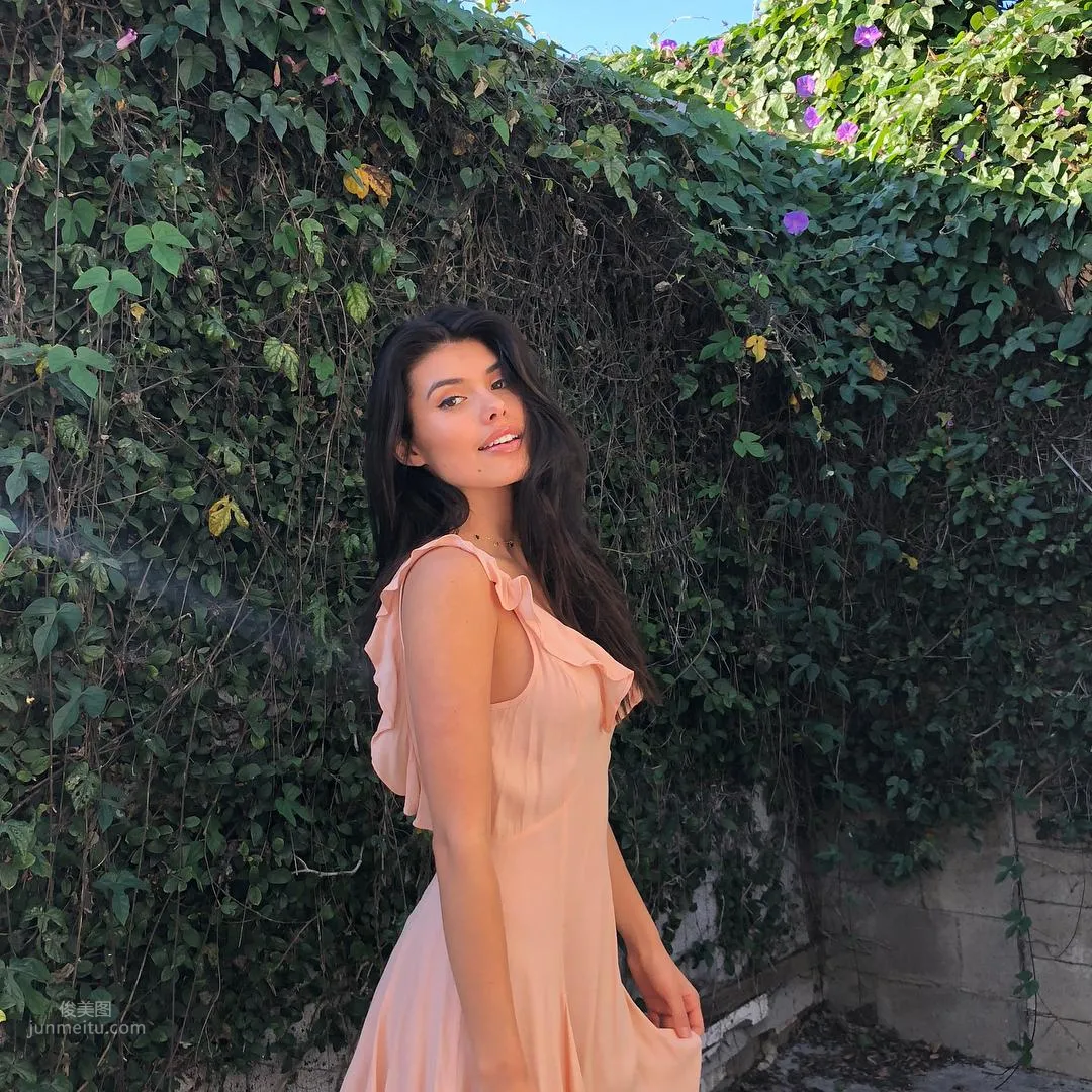 Sophia Gasca- 比基尼妹躲世外桃源 13