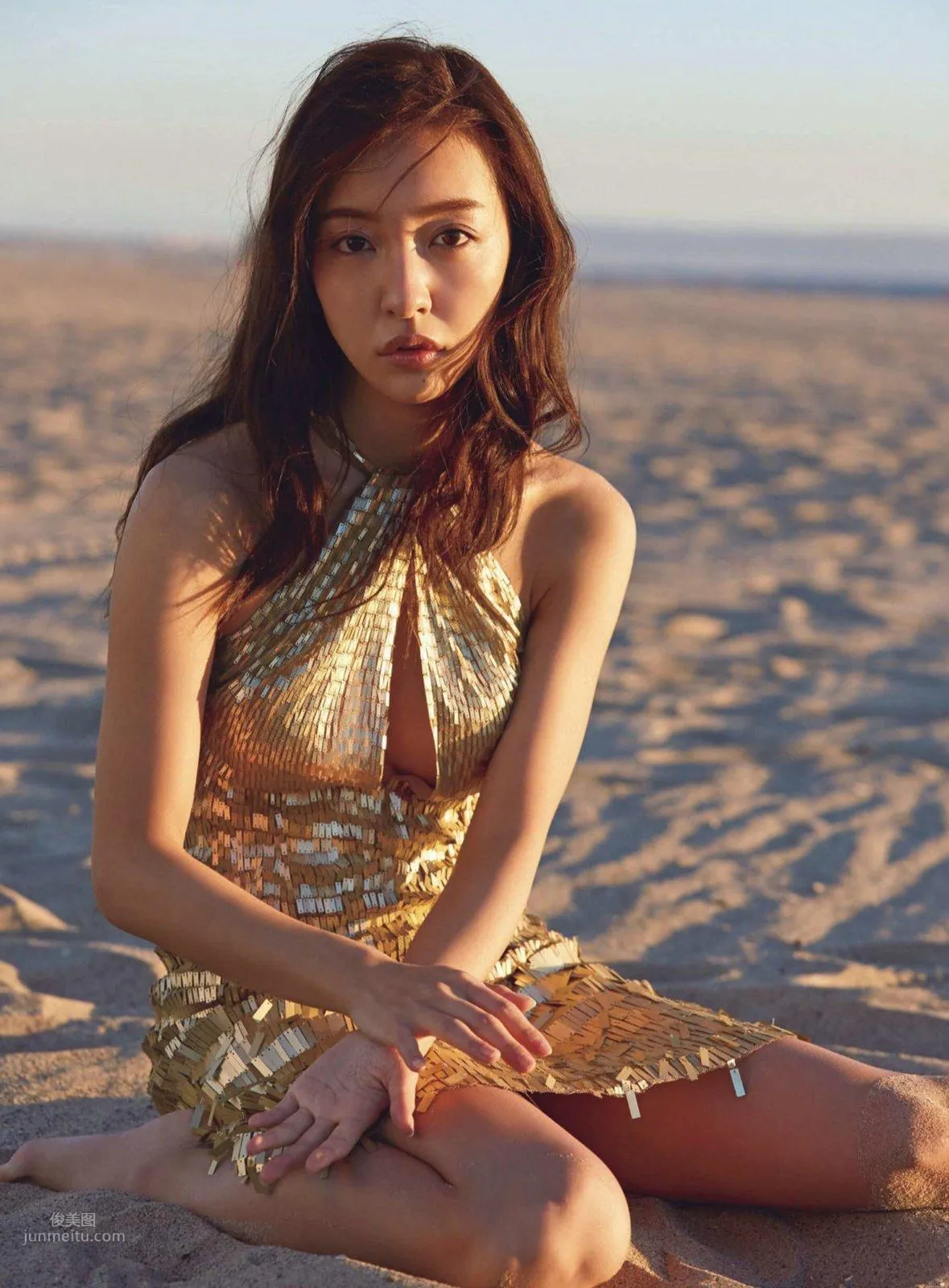 Tomomi Itano, 2018 Japanese Weekly Magazine Photo Collection photo 16