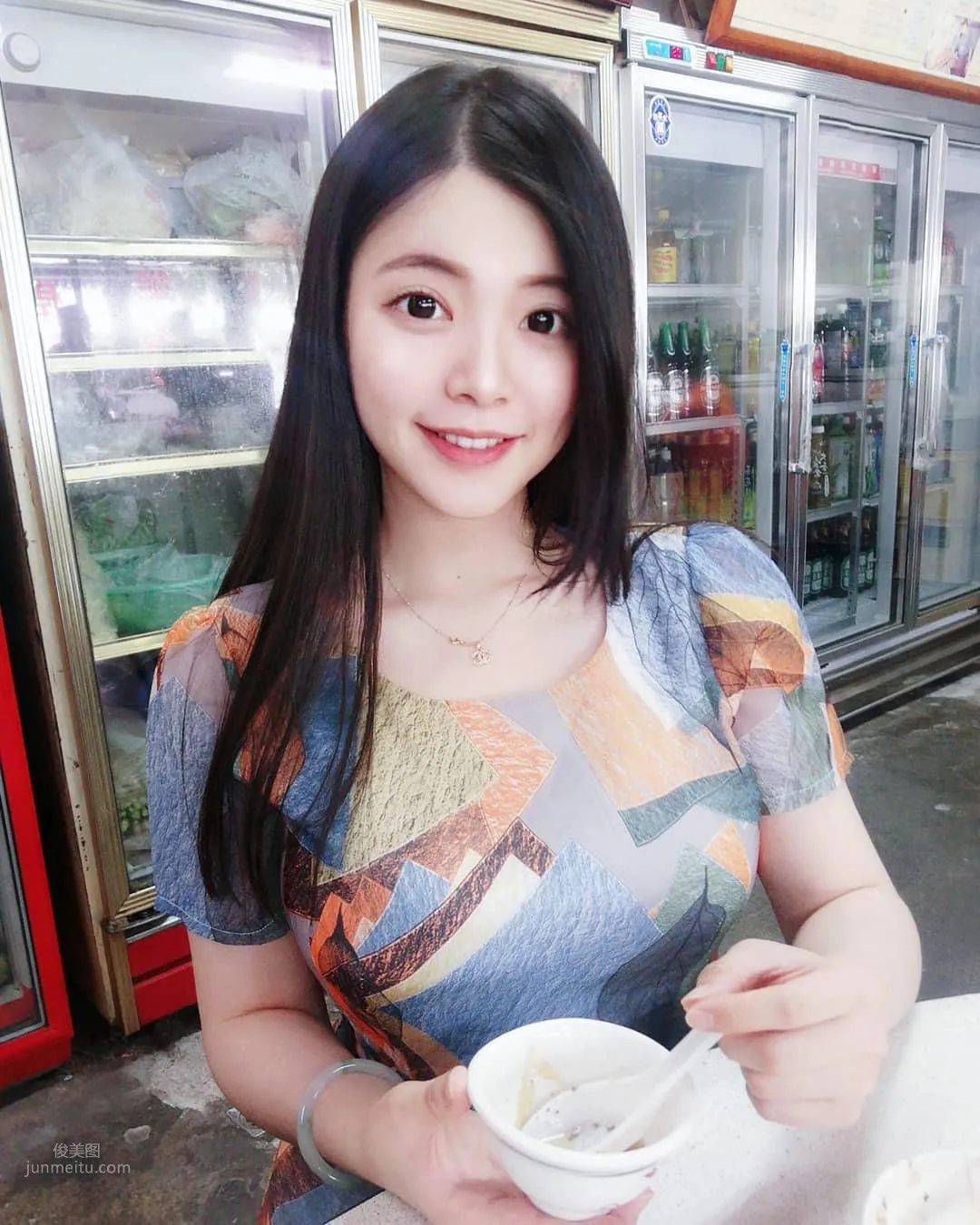 Taiwan's Super Sweet Beautiful Policewoman A Jun! Wearing a Uniform with Bright Big Eyes photo 25