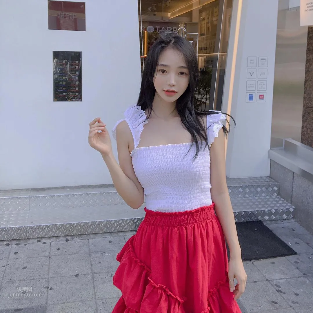 音樂節上甜心妹김도연出沒！清涼背心展現「雪白美背」！ 52