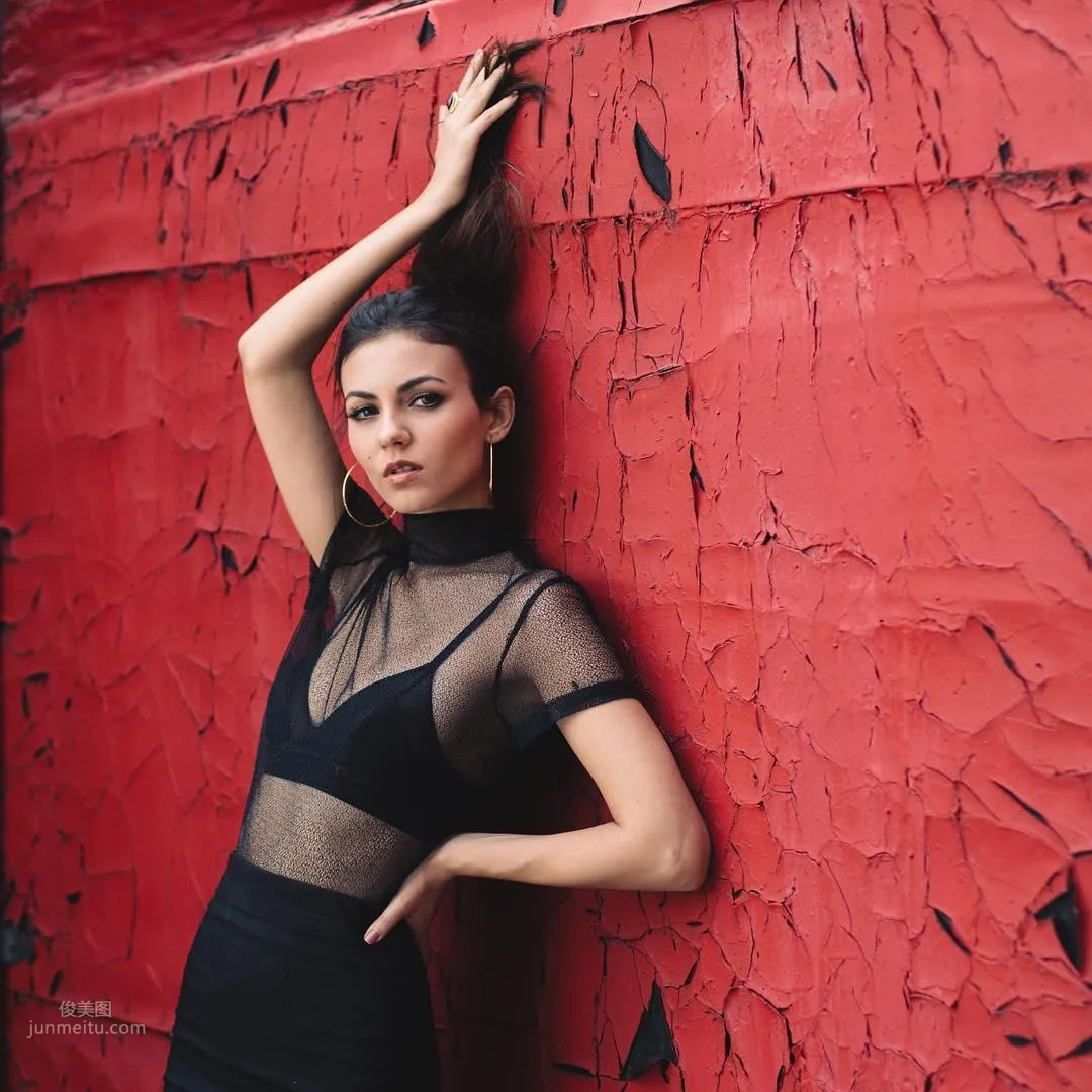 Victoria Justice - The Beautiful Singer Whose Looks Are Justice photo 13